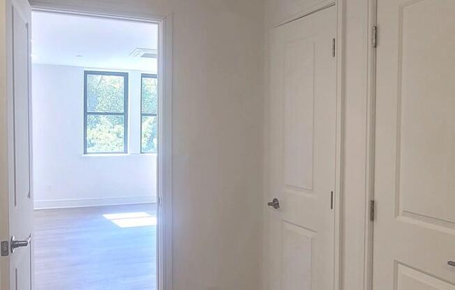 1 bed, 1 bath, $5,500, Unit 4F