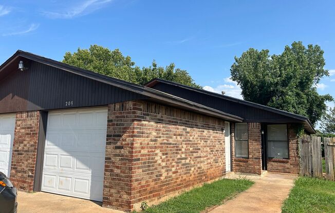 3 Bed/1 Bath Near Tinker AFB!