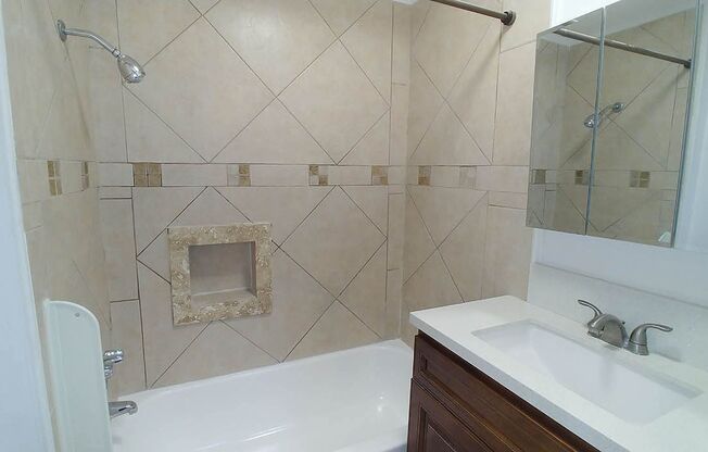 2 beds, 2 baths, 940 sqft, $2,895, Unit 406