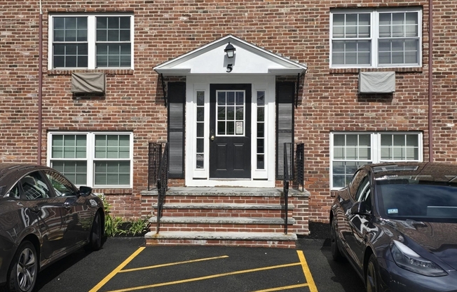 5 Colonial Village 1