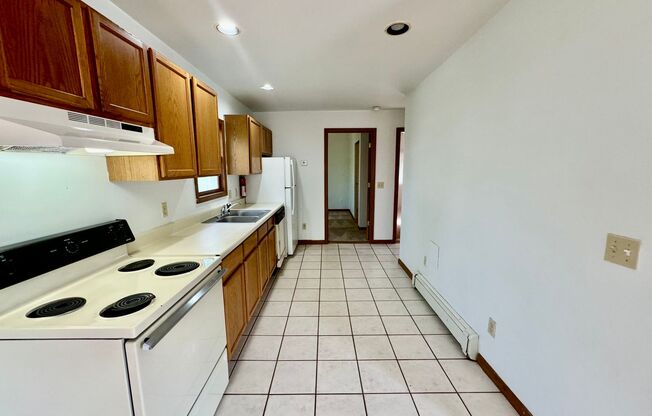 2 beds, 1 bath, 800 sqft, $1,245, Unit 2