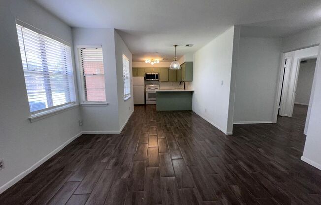 2 beds, 1.5 baths, 950 sqft, $1,395