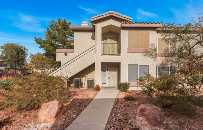 Beautiful, upgraded 2 bd/2ba condo located in the heart of the Whitney Ranch area!