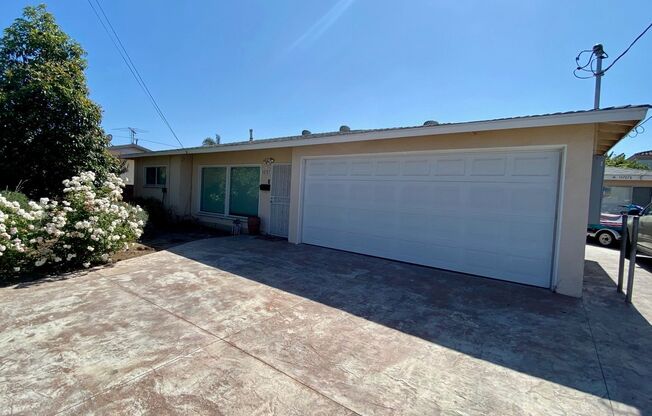 15707-15707 1/2 Larch Ave.