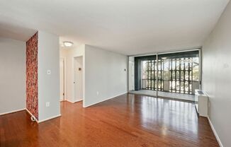 1 bedroom 1 bathroom Condo in Navy Yard!