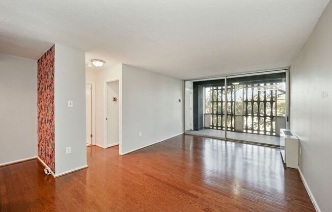 1 bedroom 1 bathroom Condo in Navy Yard!