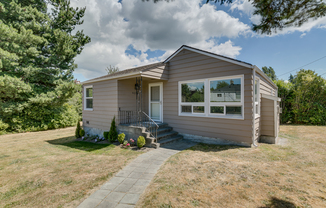 Adorable 2 Bedroom Home with Office Space in Crown Hill!