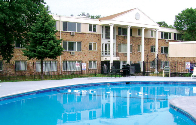 2 beds, 1 bath, 914 sqft, $1,429, Unit 1-202