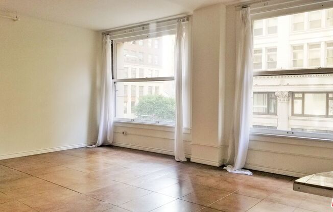 215 W 7th St