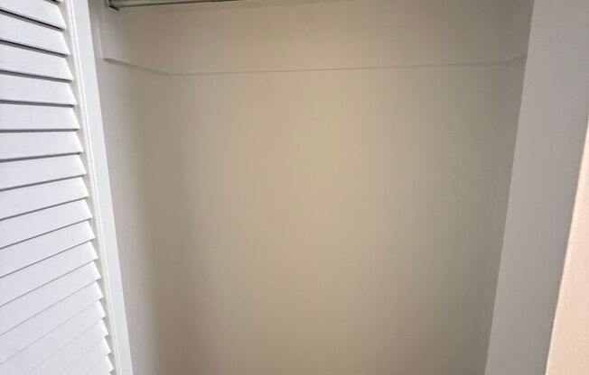 Studio, 1 bath, 323 sqft, $1,175, Unit Old King Edward 531