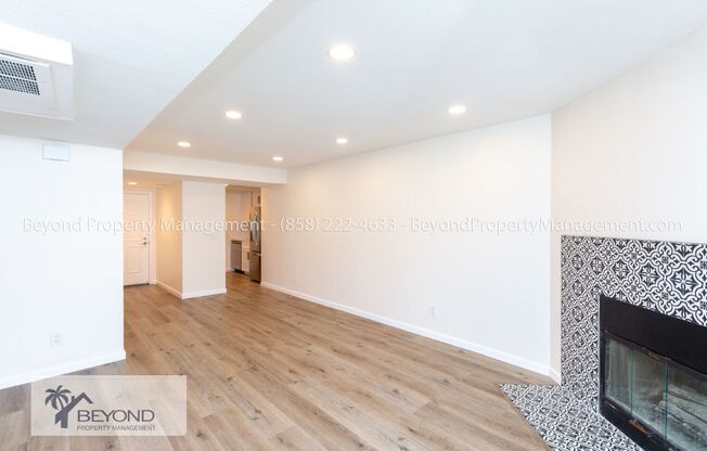 OCEAN BEACH GEM , 2 BEDROOM 2 BATH WITH ASSIGNED PARKING , PET FRIENDLY !!!