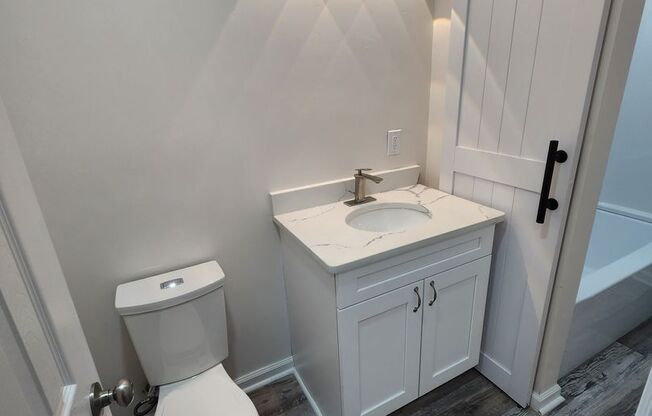 Beautifully remodeled duplex near Naval Station Norfolk!