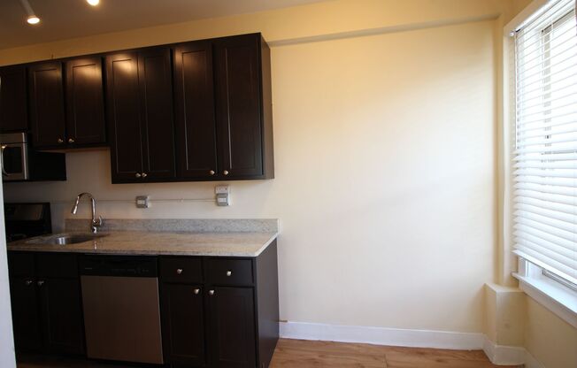 Studio, 1 bath, 450 sqft, $1,515, Unit 320