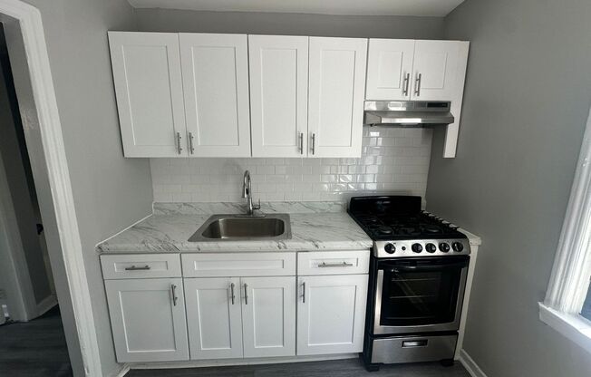 2 beds, 1 bath, 850 sqft, $1,895, Unit APT 36