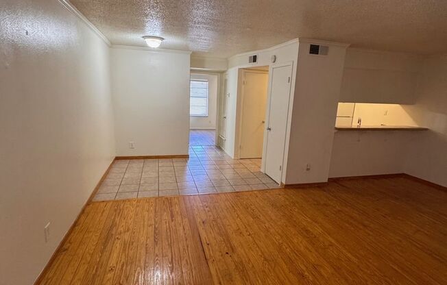 1 bed, 1 bath, 700 sqft, $1,024, Unit LAW11-221