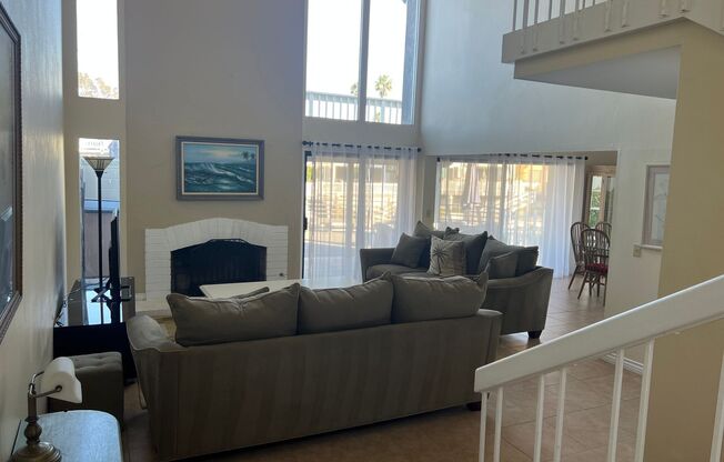 3 beds, 2.5 baths, $5,200, Unit # M 2230