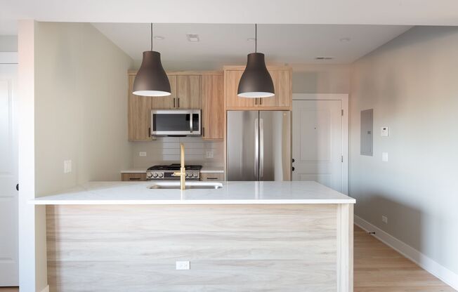 2 beds, 1 bath, 877 sqft, $2,895, Unit 2455-3