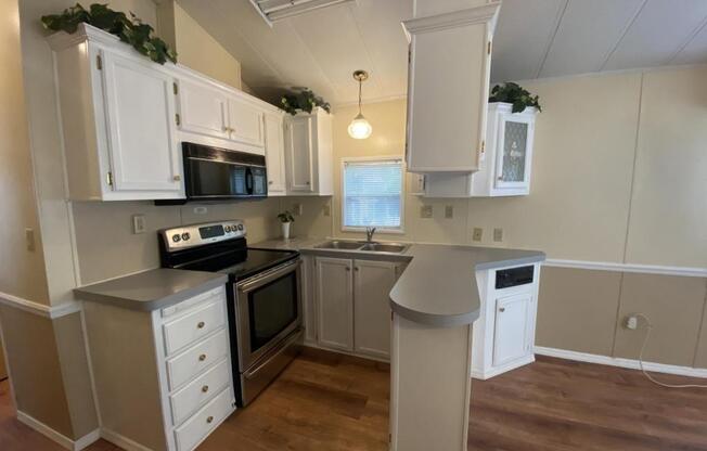 1 bed, 1 bath, 403 sqft, $1,300, Unit LOT 2619