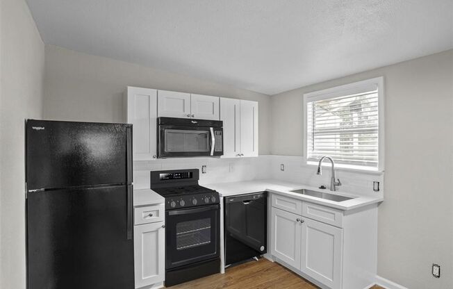 Renovated 1 bedroom - Available early July!