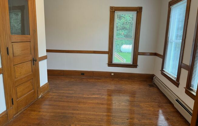 2 beds, 1 bath, $1,975, Unit Apt 1