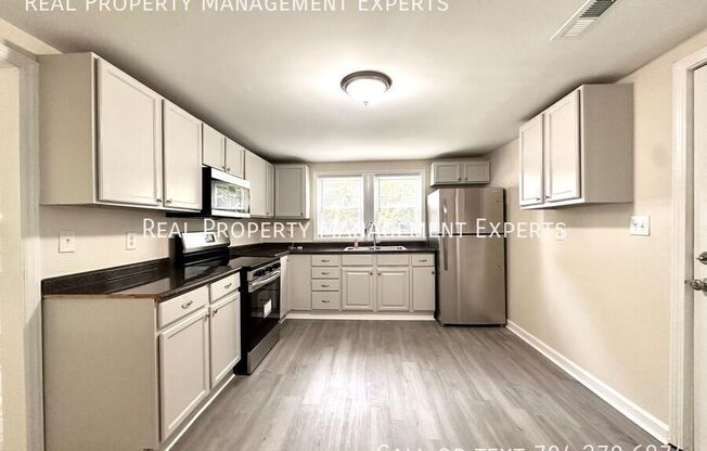 3045 REID AVE
