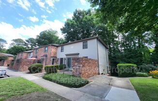 3083 COLONIAL WAY