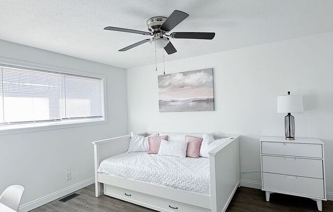 2 beds, 2 baths, 1,300 sqft, $1,299, Unit 3011