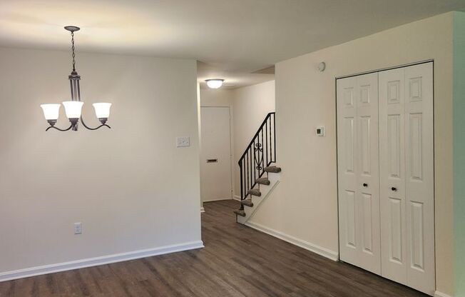 2 beds, 1.5 baths, 1,276 sqft, $1,595, Unit CH05005