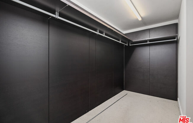 1 bed, 2 baths, 1,220 sqft, $4,500, Unit 11H