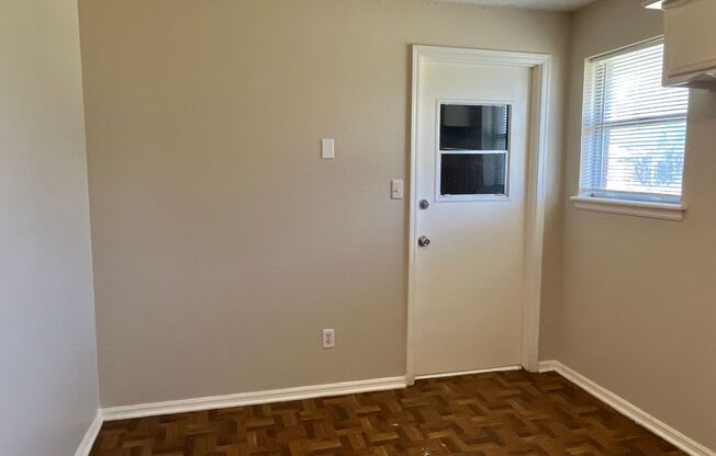 3 beds, 1 bath, $1,095