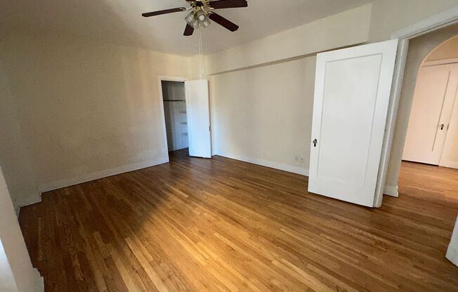 1 bed, 1 bath, 962 sqft, $1,560, Unit New King Edward  503