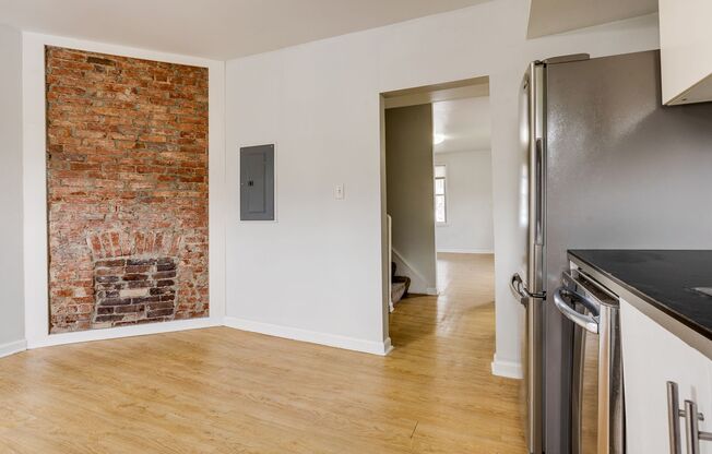 4 beds, 1.5 baths, $1,599, Unit Top
