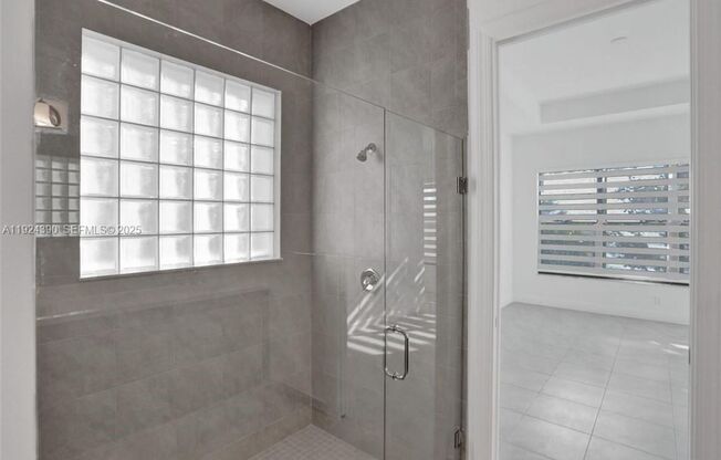 8450 NW 39TH CT #8450 CORAL SPRINGS, FL 33065