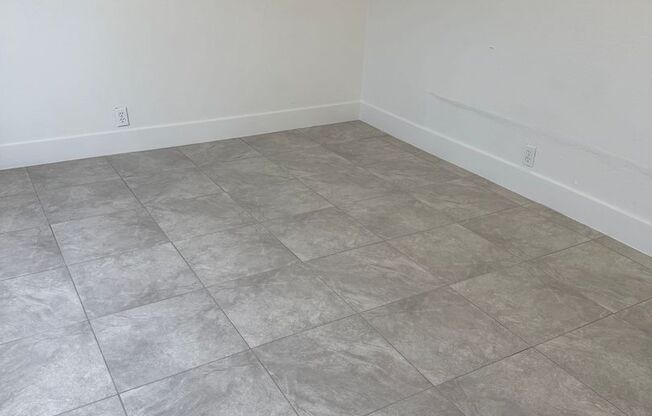 1 bed, 1 bath, $1,200, Unit 7B