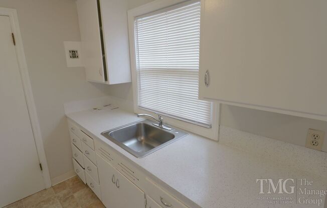 1 bed, 1 bath, 600 sqft, $1,395, Unit Manor26