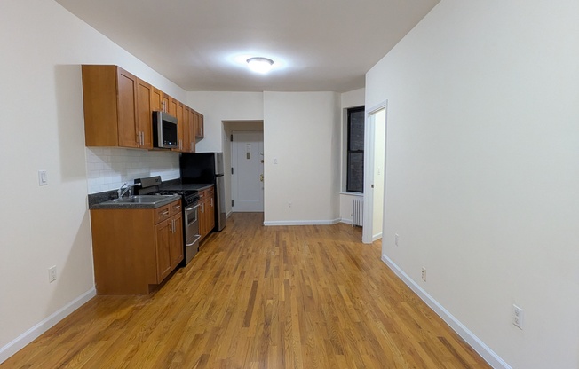 2 beds, 1 bath, $3,150, Unit 4