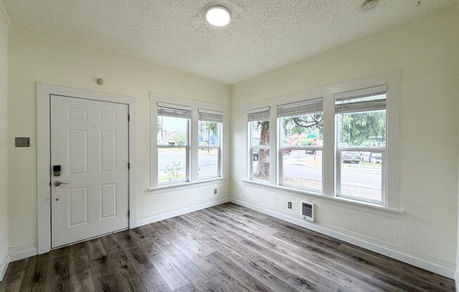 Updated rambler in downtown Kent!