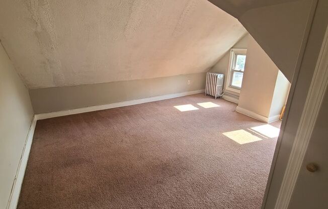 2 beds, 1 bath, $1,695