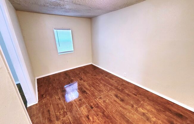 2 beds, 1 bath, $900