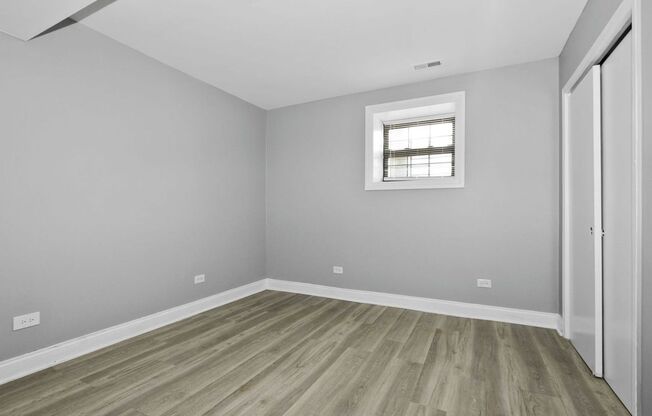 3 Bedroom Unit in Bronzeville. ONE MONTH FREE!