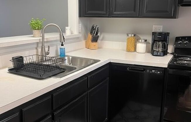 2 beds, 1.5 baths, 1,577 sqft, $1,265