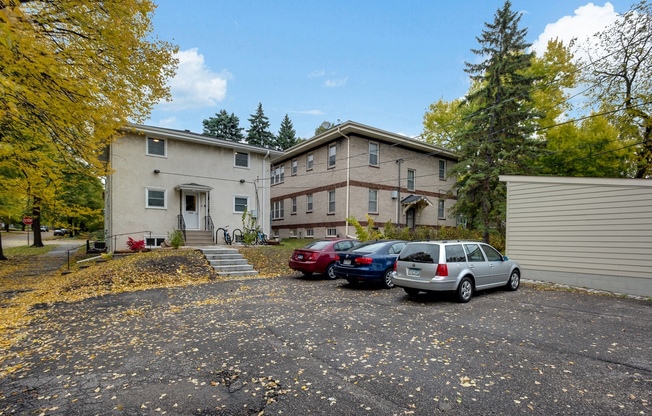 4 beds, 2 baths, $2,600, Unit Middle