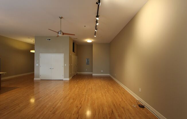 1 bed, 1 bath, 990 sqft, $1,610, Unit 211