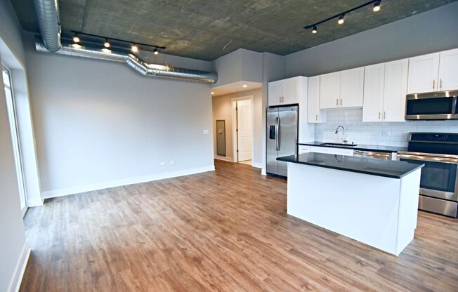 2 beds, 2 baths, 1,014 sqft, $4,100, Unit 3833-311