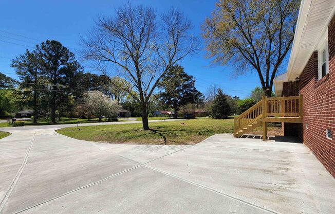 Charming 4-Bedroom Ranch Home near Southlake Mall