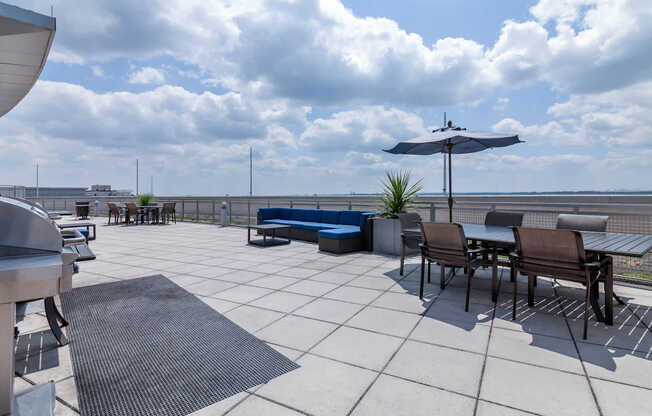 Rooftop Lounge and Grilling Area