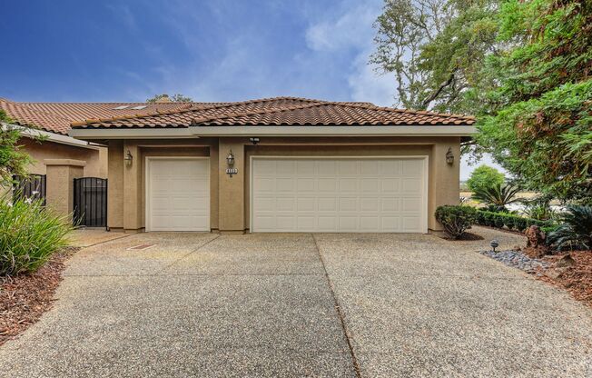 Amazing Rancho Murieta 3bd/2ba Townhouse with Lake Front Views!