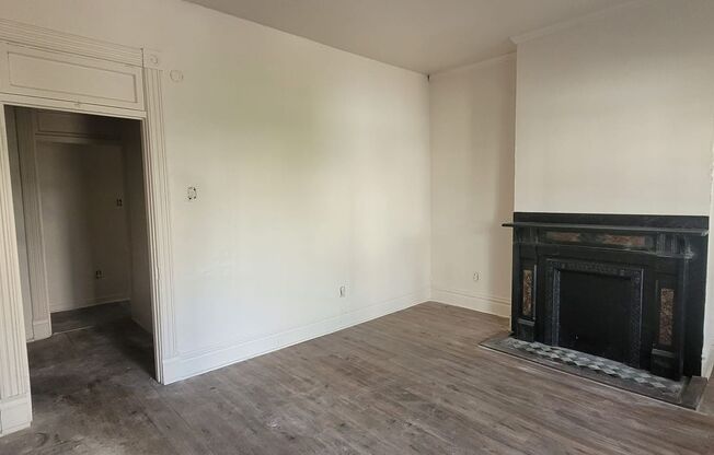 150 / 152 Comrie Ave