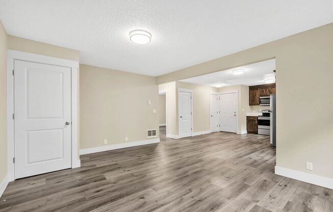 2 beds, 1 bath, 880 sqft, $1,395, Unit #1