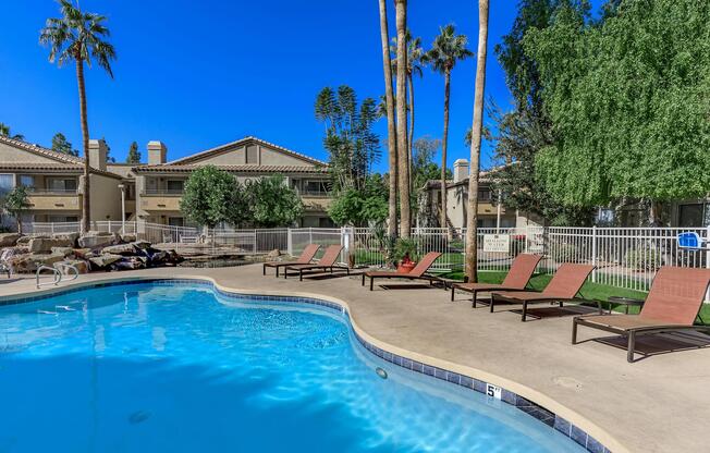 a group of lawn chairs sitting on top of a swimming pool